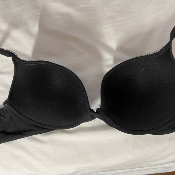 VICTORIA SECRET’S BLACK BRA - Picture 5 of 5